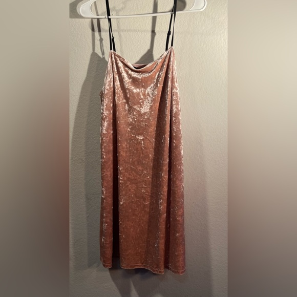 HYFVE ROSE PINK STRAPPY SLEEVE FLIRTY MINI VELOUR DRESS SIZE LARGE PREOWNED - Picture 6 of 6